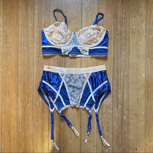 Gorgeous 2 Pc. Lingerie - Picture 9 of 10